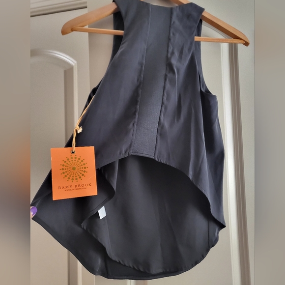 LRAMY BROOK New w/ Tags  textured sleeveless top - Picture 5 of 8